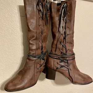 Excellent condition, western style riding boots size 9.5/41